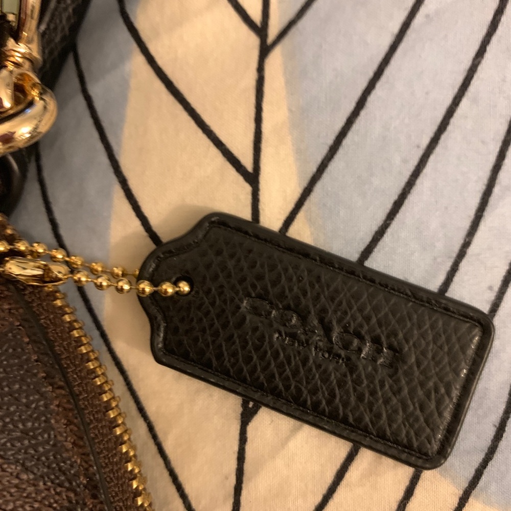 Coach Crossbody Bag With Signature Pattern Nwot - image 3